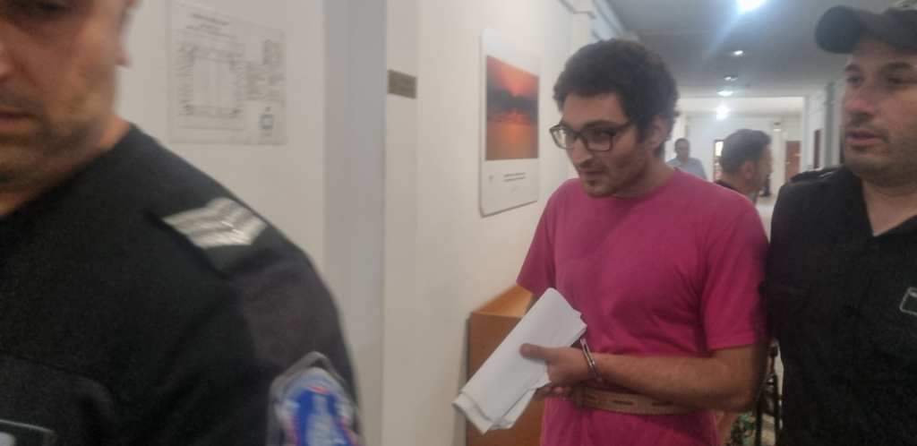Хитрец, ама на "КУКУВУ_ЛЯТО" 67 удара с нож: Синът на бургаската учителка, задържан за убийството ѝ, е вменяем