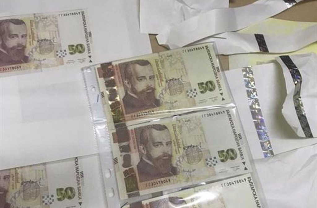 Суперфалшификати са открити в разбитата печатница за пари в Шумен, банкнотите „мамели” и банкомати