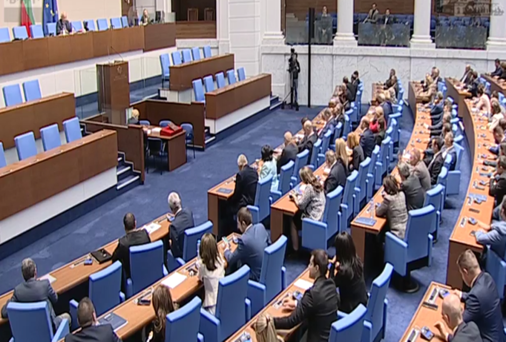 Парламентът пак остана без председател