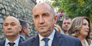 Радев: Инфлацията на Борисов е толкова истинска, колкото са му истински магистралите<p style="font-size: 14px; color: red; margin-top: 8px; letter-spacing: 1px;">петък, 20 юни 2025, 18:44:38</p>
