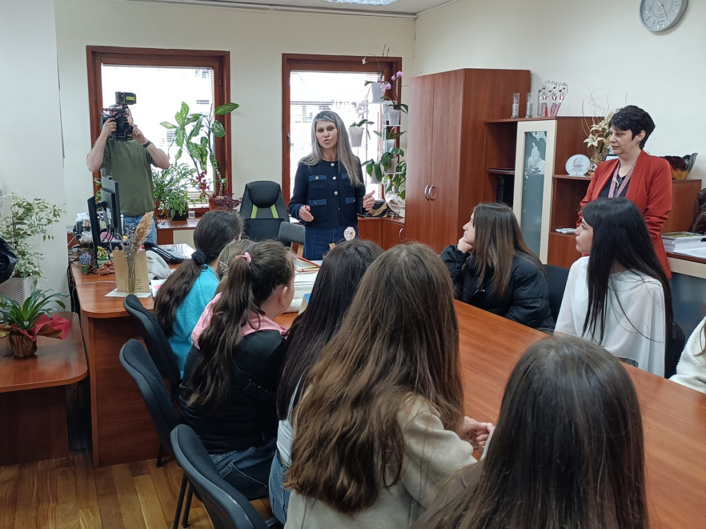 Районната прокуратура в Бургас показа на ученици как работи съдебната система