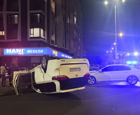 Тежка катастрофа на кръговото на „Метро“ в Бургас! Джип се обърна по таван след удар с турски Фолксваген (видео/снимки)